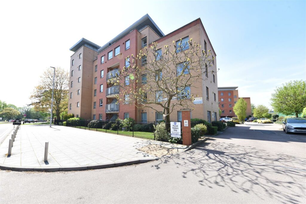 Pinetree Court, Danestrete, Stevenage
