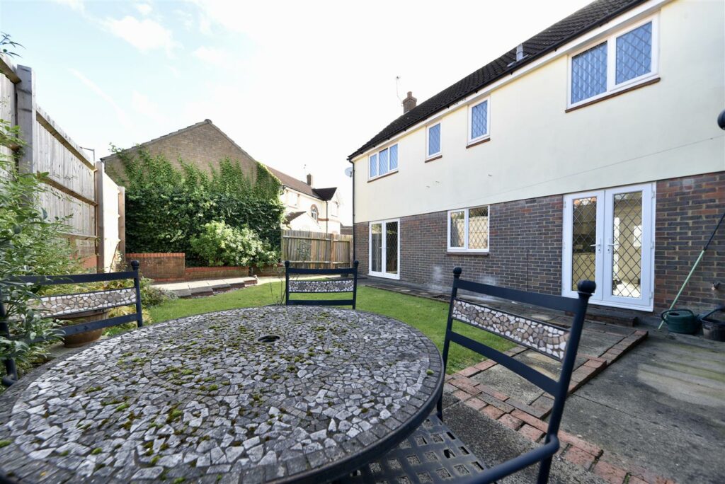 Conifer Walk, Stevenage
