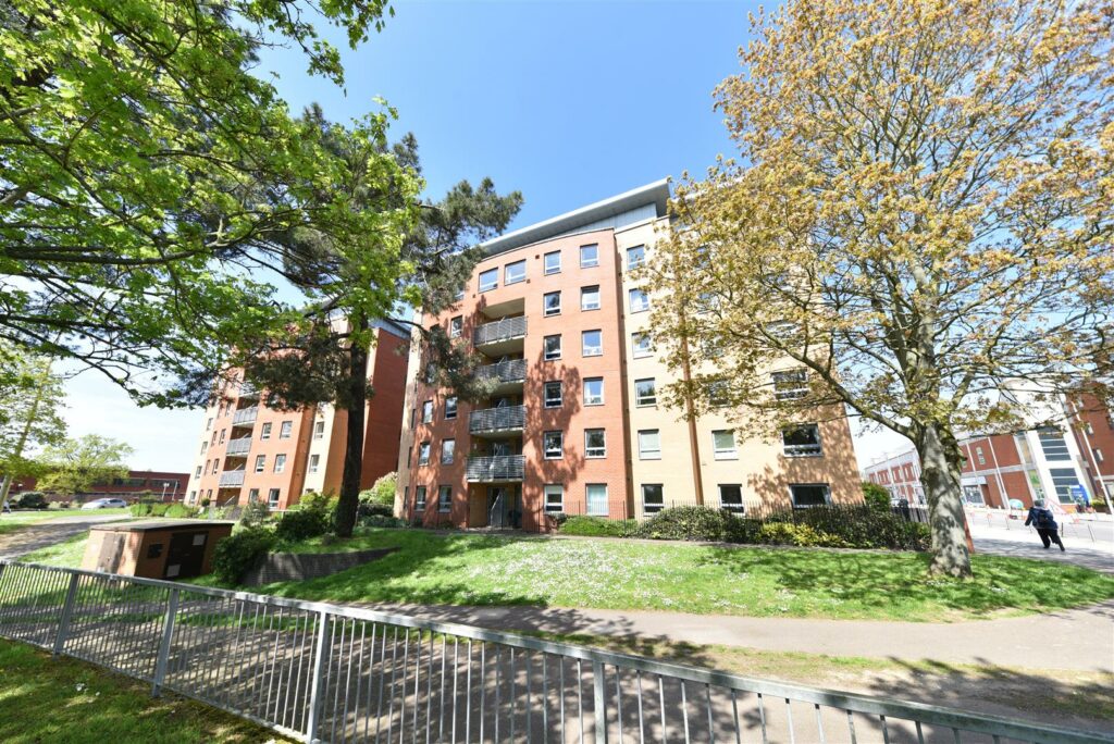 Pinetree Court, Danestrete, Stevenage